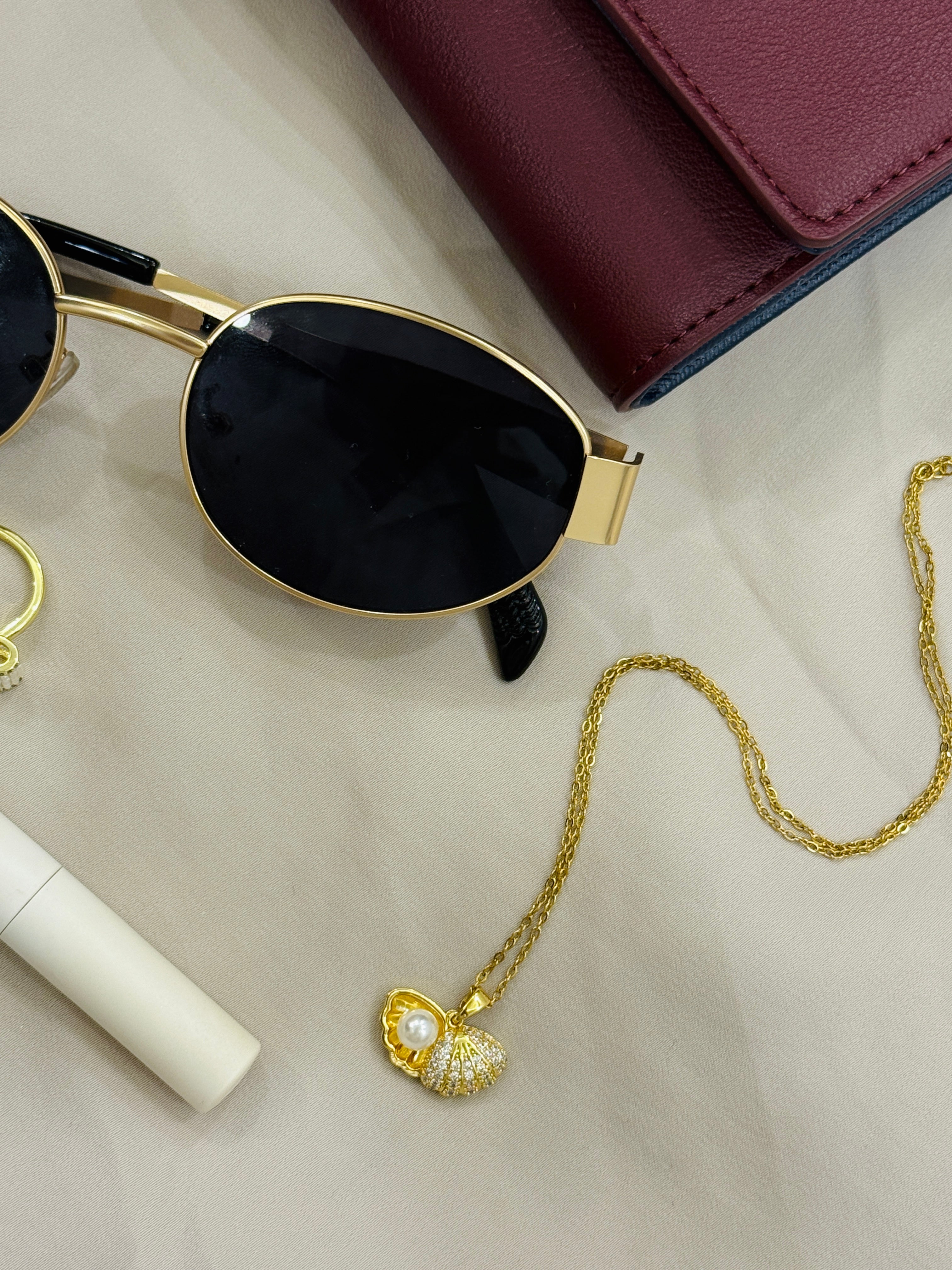 Shell Gold Plated Pendant With Chain