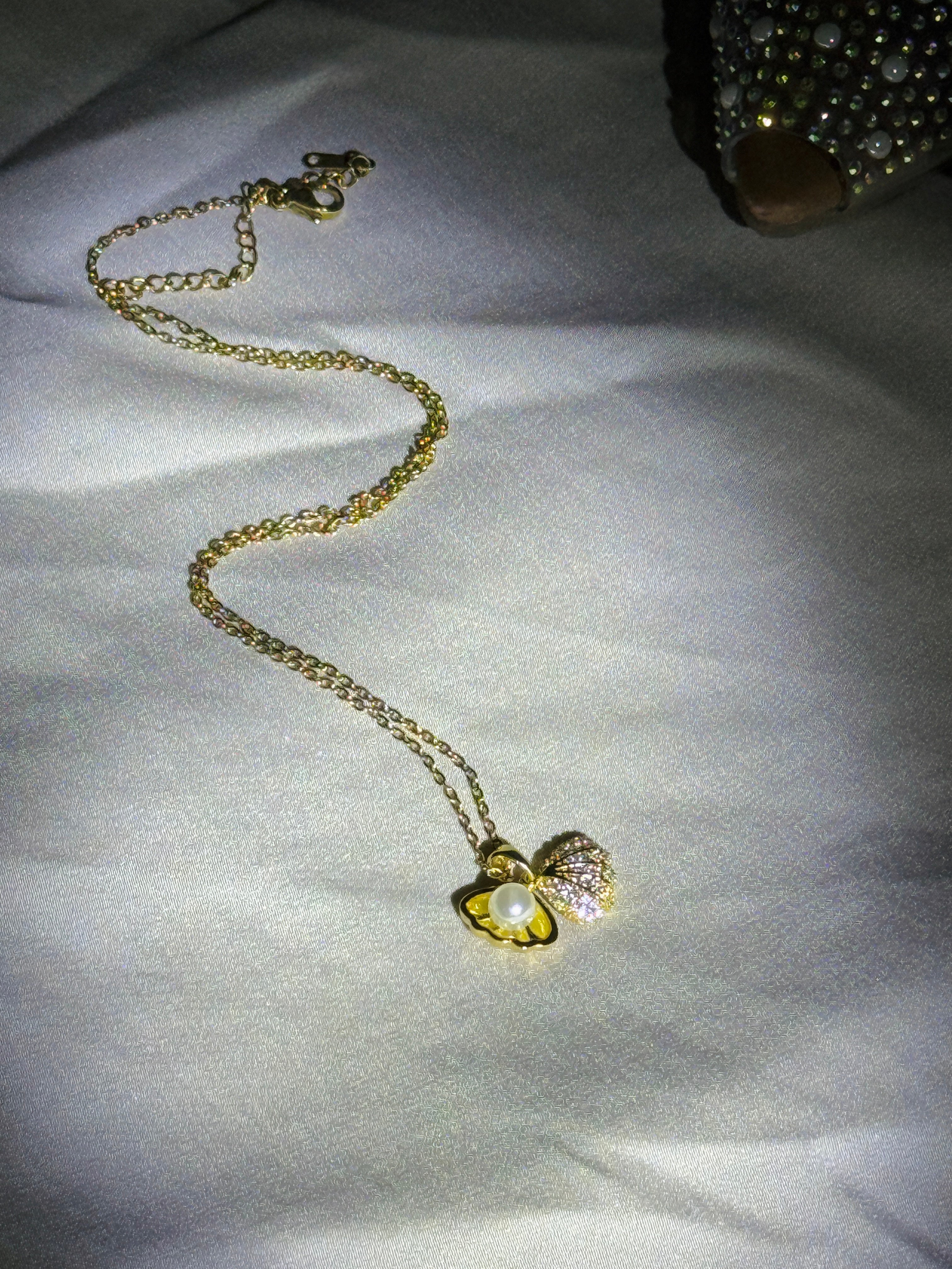 Shell Gold Plated Pendant With Chain